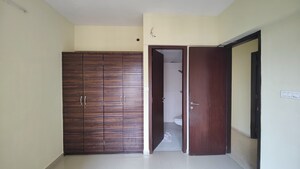 Room in 3 BHK Apartment at Dosti Group Imperia, Manpada – for Rent