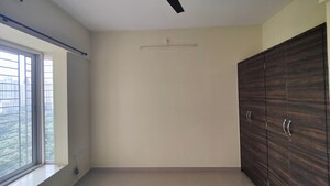 Room in 3 BHK Apartment at Dosti Group Imperia, Manpada – for Rent