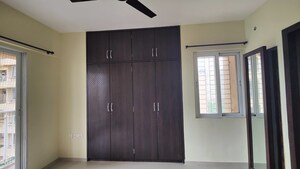 Room in 3 BHK Apartment at Dosti Group Imperia, Manpada – for Rent