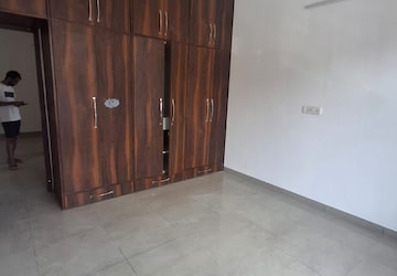 Room in 3 BHK Apartment at Sector 44 – for Rent