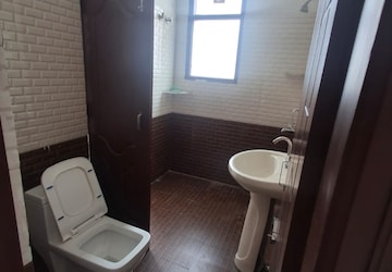 Bathroom in 3 BHK Apartment at Sector 44 – for Rent