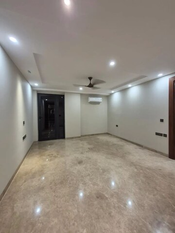 Room in 3 BHK Apartment at Emaar The Palm Drive-The Premier Terraces, Sector 66 – for Sale
