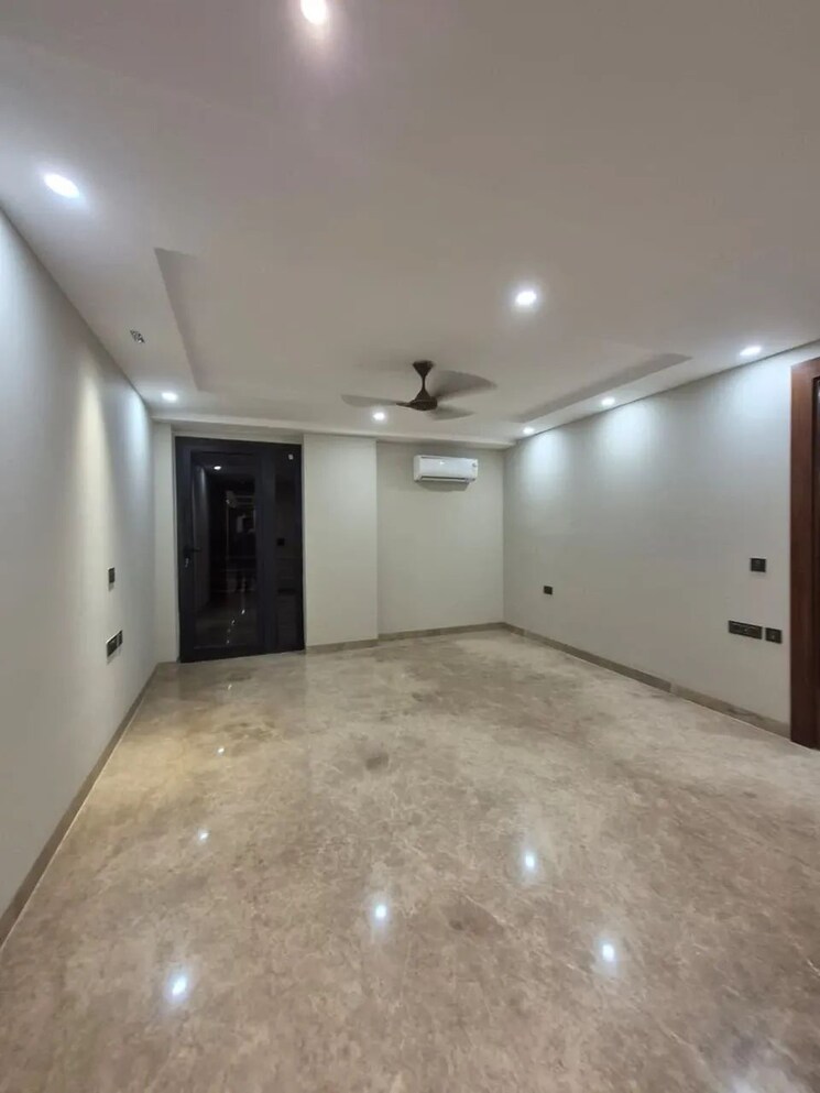 Room, emaar-the-palm-drive-the-premier-terraces 3 Bedroom 1950 Sq.Ft. Apartment In Sector 66 Gurgaon 9348806