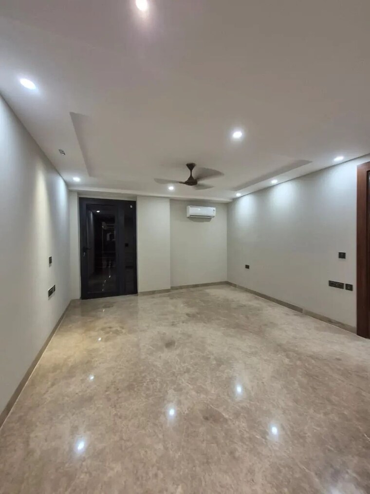 Room, emaar-the-palm-drive-the-premier-terraces 3 Bedroom 1950 Sq.Ft. Apartment In Sector 66 Gurgaon 9348806