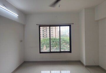 Room in 2 BHK Apartment at Cosmos Jewels, Ghodbunder Road – for Rent