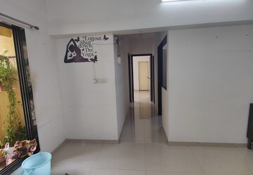 Room in 2 BHK Apartment at Cosmos Jewels, Ghodbunder Road – for Rent