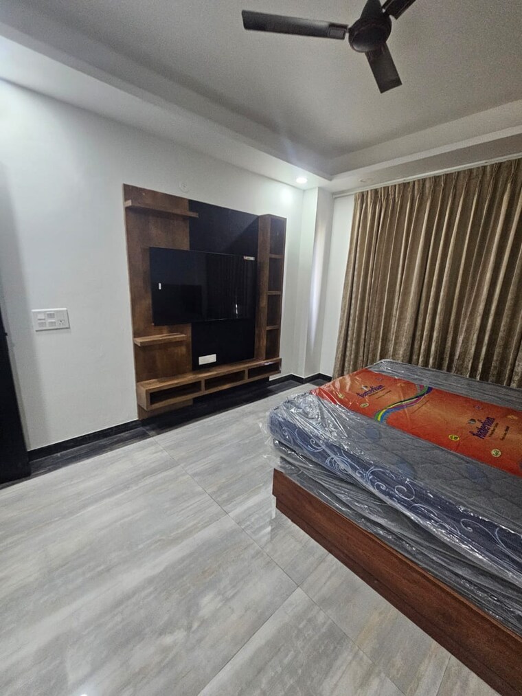 Bedroom, sector 52 2 Bedroom 180 Sq.Yd. Builder Floor In Sector 52 Gurgaon 9348808