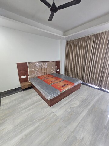 Bedroom in 2 BHK Builder Floor at Sector 52 – for Rent