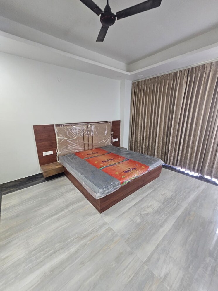 Bedroom, sector 52 2 Bedroom 180 Sq.Yd. Builder Floor In Sector 52 Gurgaon 9348808