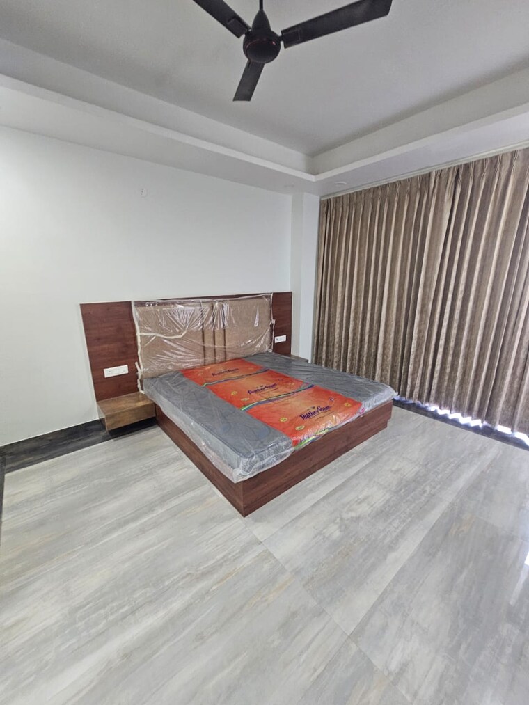 Bedroom, sector 52 2 Bedroom 180 Sq.Yd. Builder Floor In Sector 52 Gurgaon 9348808
