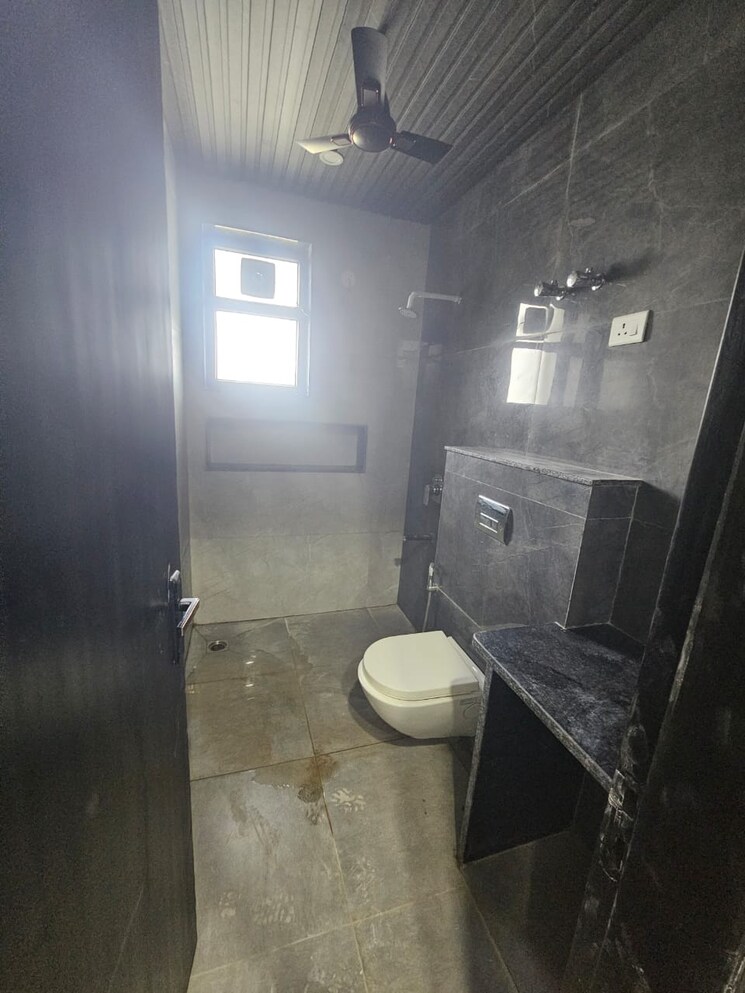 Bathroom, sector 52 2 Bedroom 180 Sq.Yd. Builder Floor In Sector 52 Gurgaon 9348808