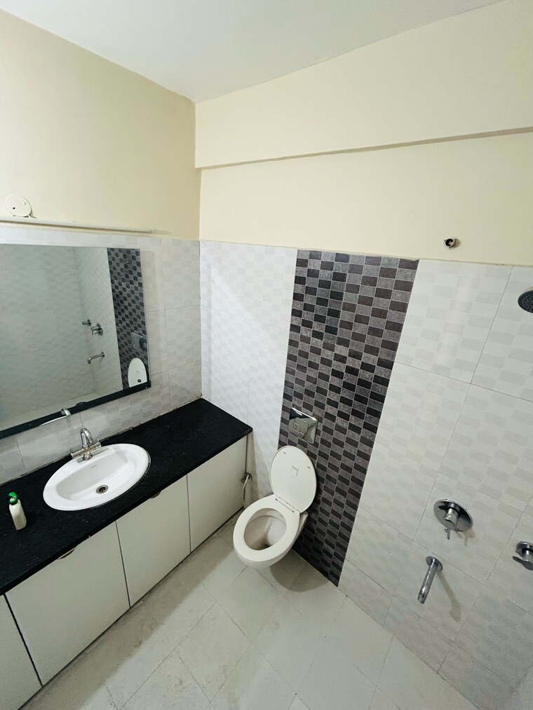 Attached Bathroom, aerocity 3.5 Bedroom 2850 Sq.Ft. Apartment In Aerocity Mohali 9348864