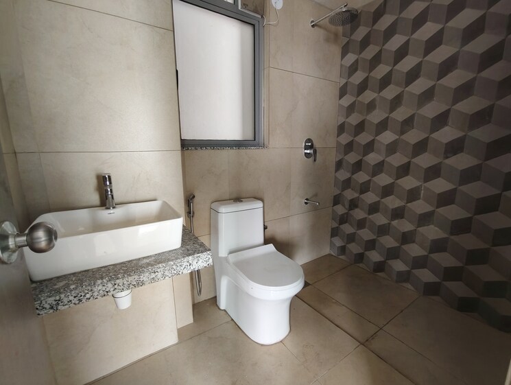 Bathroom, kalpataru-immensa 2 Bedroom 598 Sq.Ft. Apartment In Kolshet Road Thane 9348878