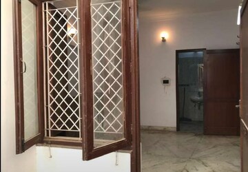 Room in 3 BHK Independent House at Sector 36 – for Rent