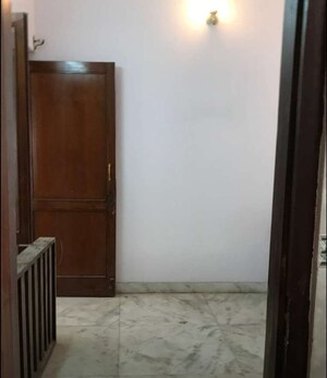 Room in 3 BHK Independent House at Sector 36 – for Rent