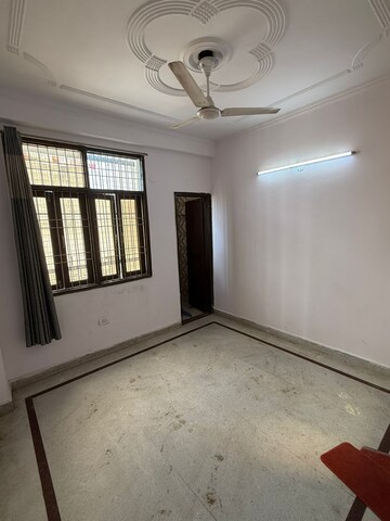 Room in 1 BHK Builder Floor at Saket – for Rent