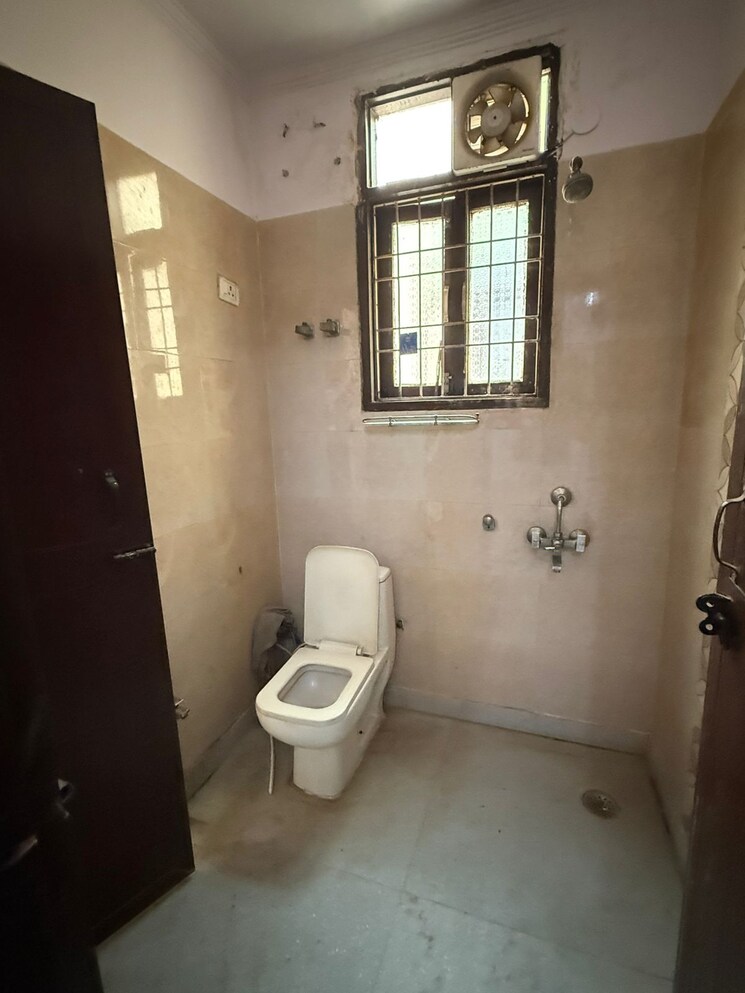 Bathroom, saket 1 Bedroom 450 Sq.Ft. Builder Floor In Saket Delhi 9348886