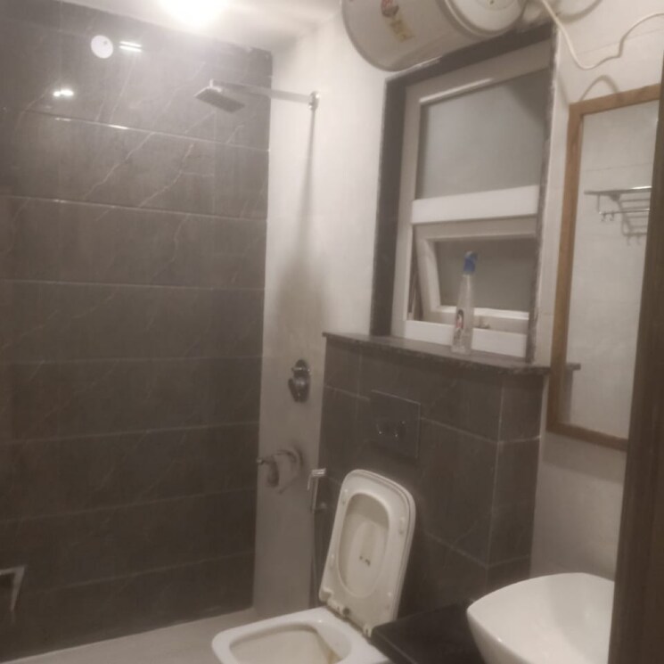 Bathroom, vasant kunj 3 Bedroom 150 Sq.Yd. Apartment In Vasant Kunj Delhi 9348901