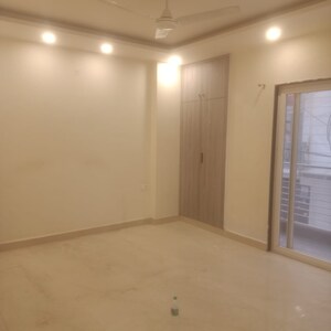 Room in 3 BHK Apartment at Vasant Kunj – for Rent