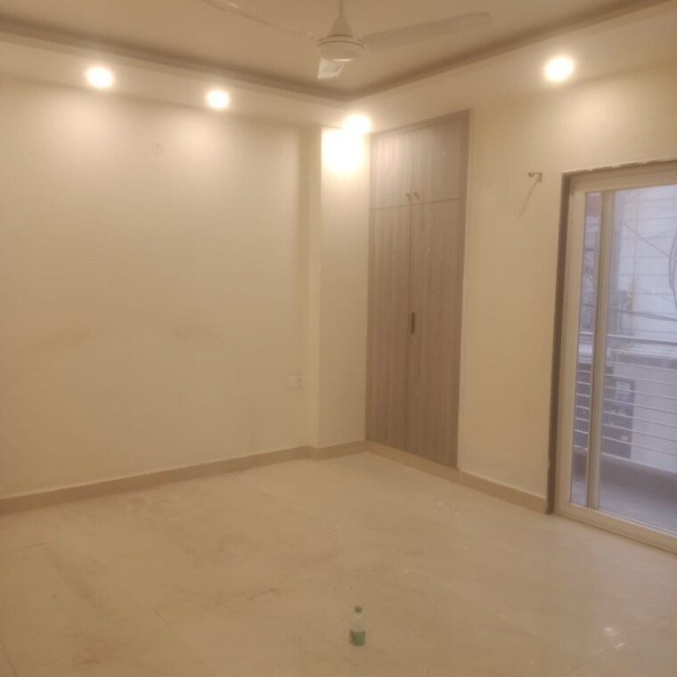 Room, vasant kunj 3 Bedroom 150 Sq.Yd. Apartment In Vasant Kunj Delhi 9348901