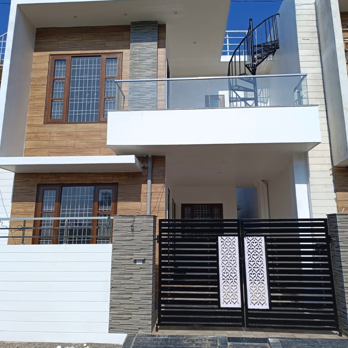 3.5 BHK + Pooja Room Villa For Sale in Sahastradhara Road