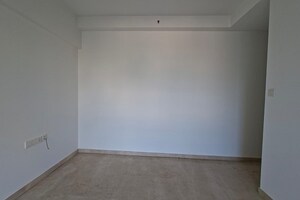 Room in 3 BHK Apartment at Godrej The Trees, Vikhroli East – for Rent