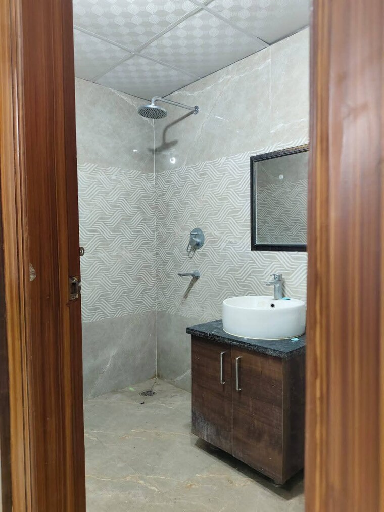 Bathroom, anamika-enclave 3 Bedroom 1800 Sq.Ft. Builder Floor In Sector 14 Gurgaon 9348974