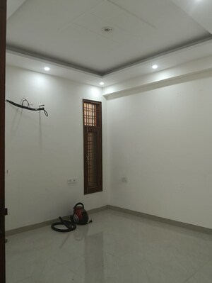 Room in 2 BHK Builder Floor at Anamika Enclave, Sector 14 – for Rent