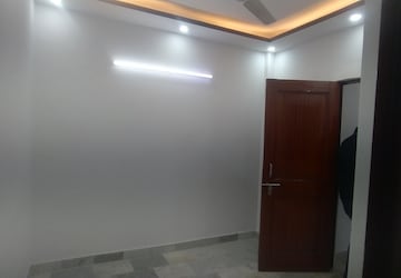 Room in 2 BHK Builder Floor at Khirki Extension – for Rent