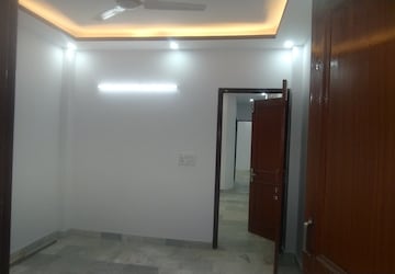 Room in 2 BHK Builder Floor at Khirki Extension – for Rent