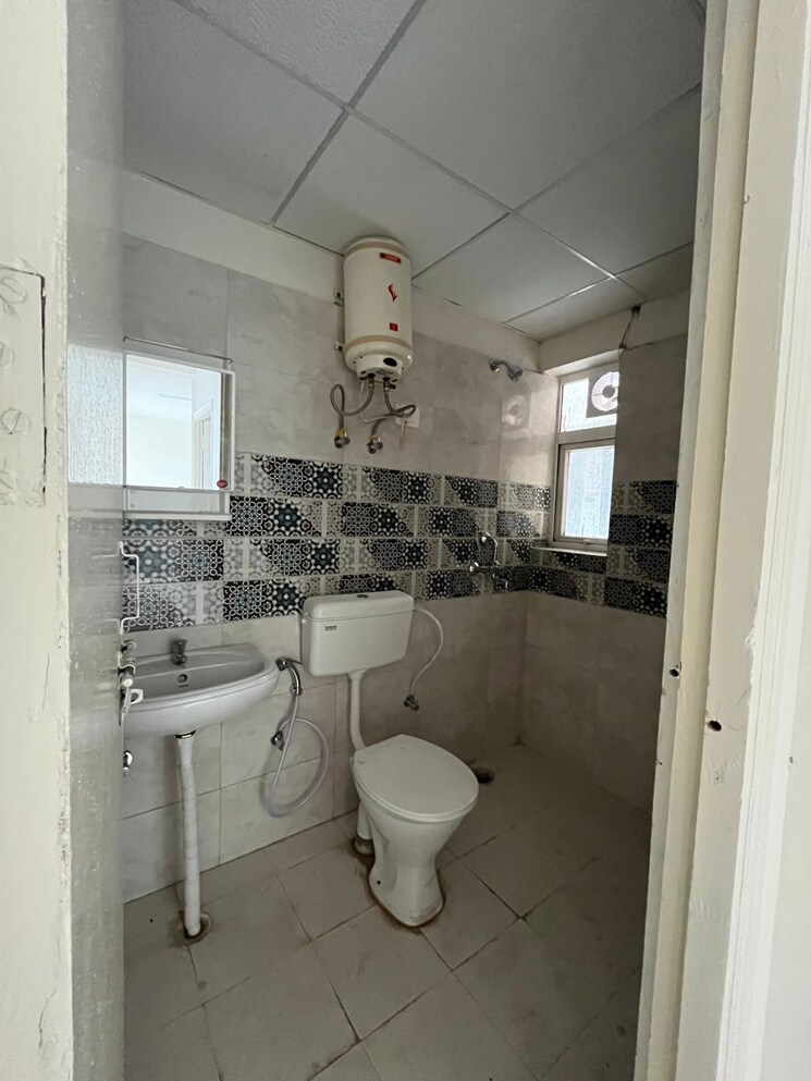 Bathroom, signature-global-golf-greens 3 Bedroom 732 Sq.Ft. Apartment In Sector 79 Gurgaon 9349026