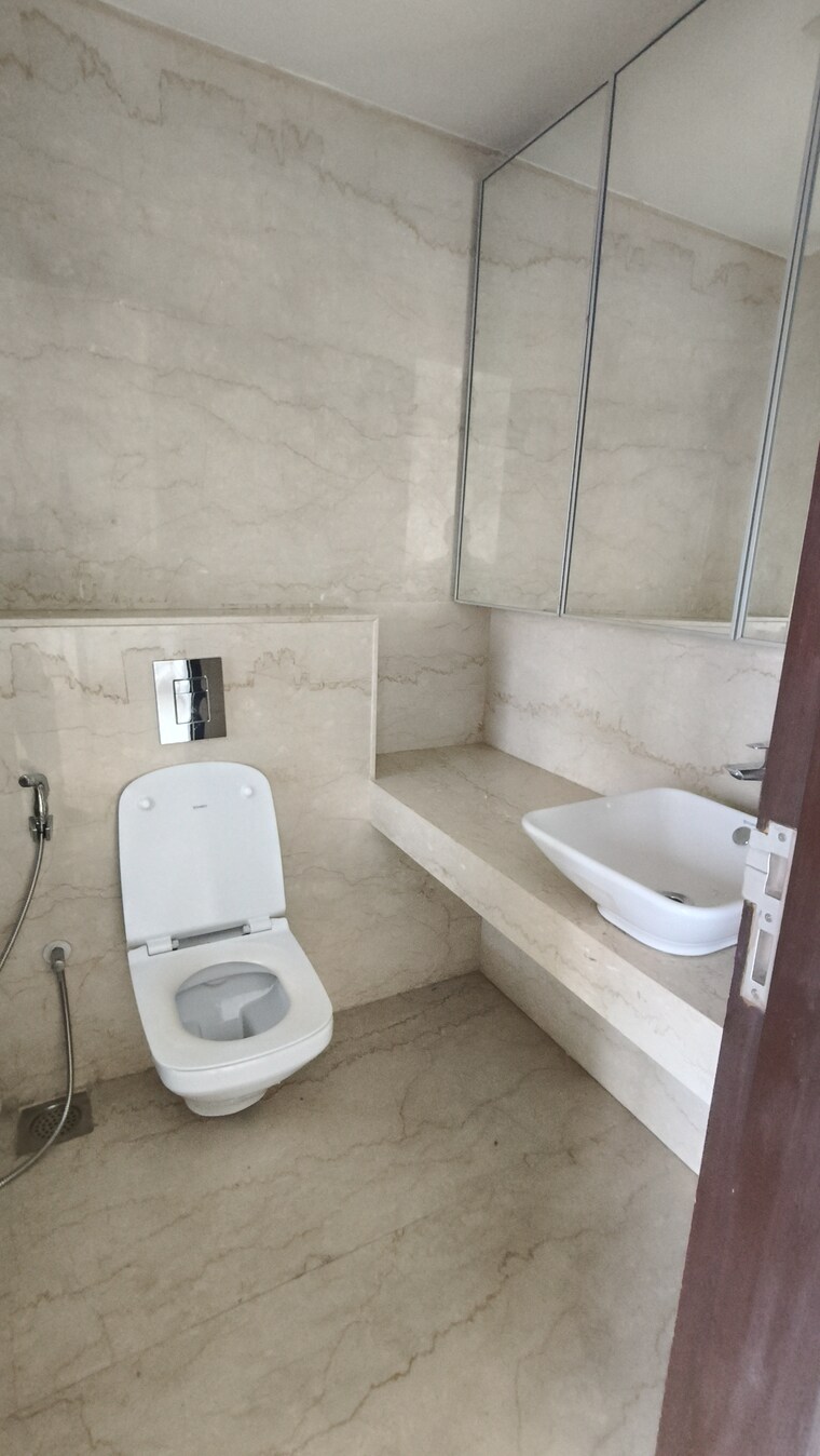 Bathroom, lodha-azzuro 3 Bedroom 1213 Sq.Ft. Apartment In Parel Mumbai 9349032