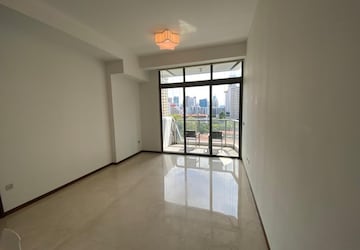 Room in 2 BHK Apartment at Bini Winspace Amelio, Andheri West – for Rent
