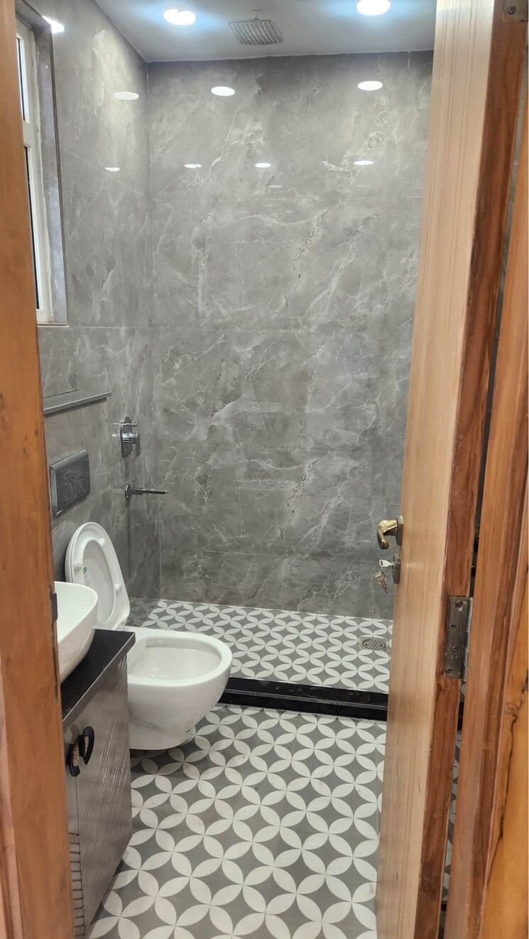 Bathroom, chattarpur 3 Bedroom 1300 Sq.Ft. Builder Floor In Chattarpur Delhi 9349069