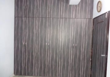 Furnished Amenities in 2 BHK Builder Floor at Park Street – for Sale