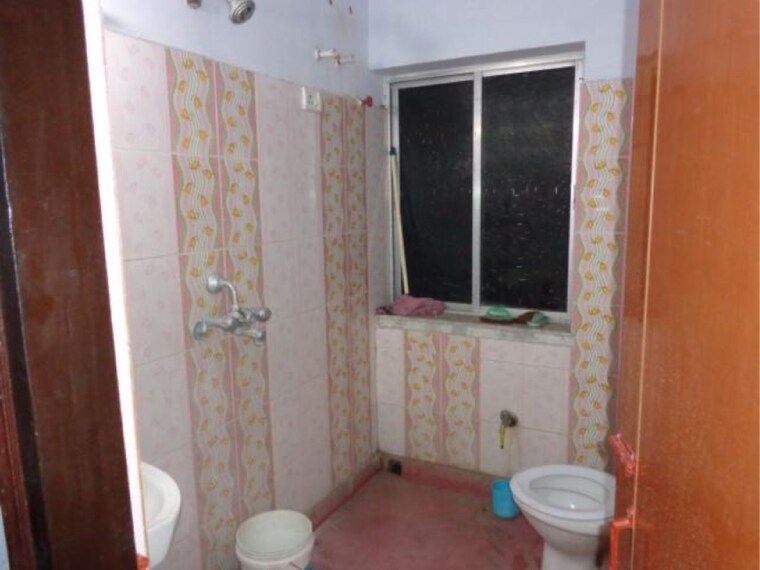 Bathroom, park street 2 Bedroom 988 Sq.Ft. Builder Floor In Park Street Kolkata 9349070