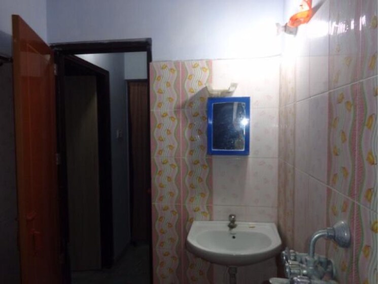Bathroom, park street 2 Bedroom 988 Sq.Ft. Builder Floor In Park Street Kolkata 9349070