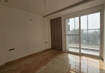 Room in 3 BHK Builder Floor at Ansal Sushant Lok I, Sector 43 – for Rent