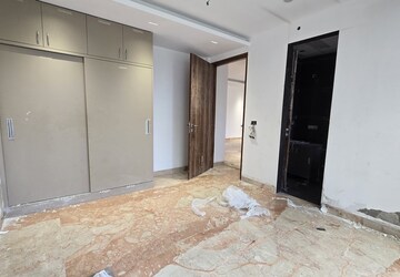 Room in 3 BHK Builder Floor at Ansal Sushant Lok I, Sector 43 – for Rent