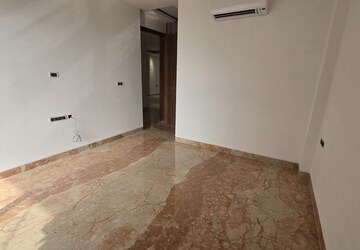 Room in 3 BHK Builder Floor at Ansal Sushant Lok I, Sector 43 – for Rent