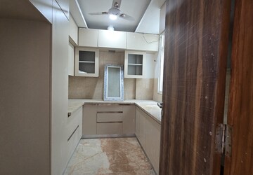 Kitchen in 3 BHK Builder Floor at Ansal Sushant Lok I, Sector 43 – for Rent