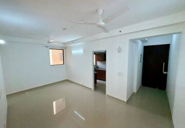 Room in 2 BHK Apartment at RG Luxury Homes, Sector 16b Greater Noida – for Rent