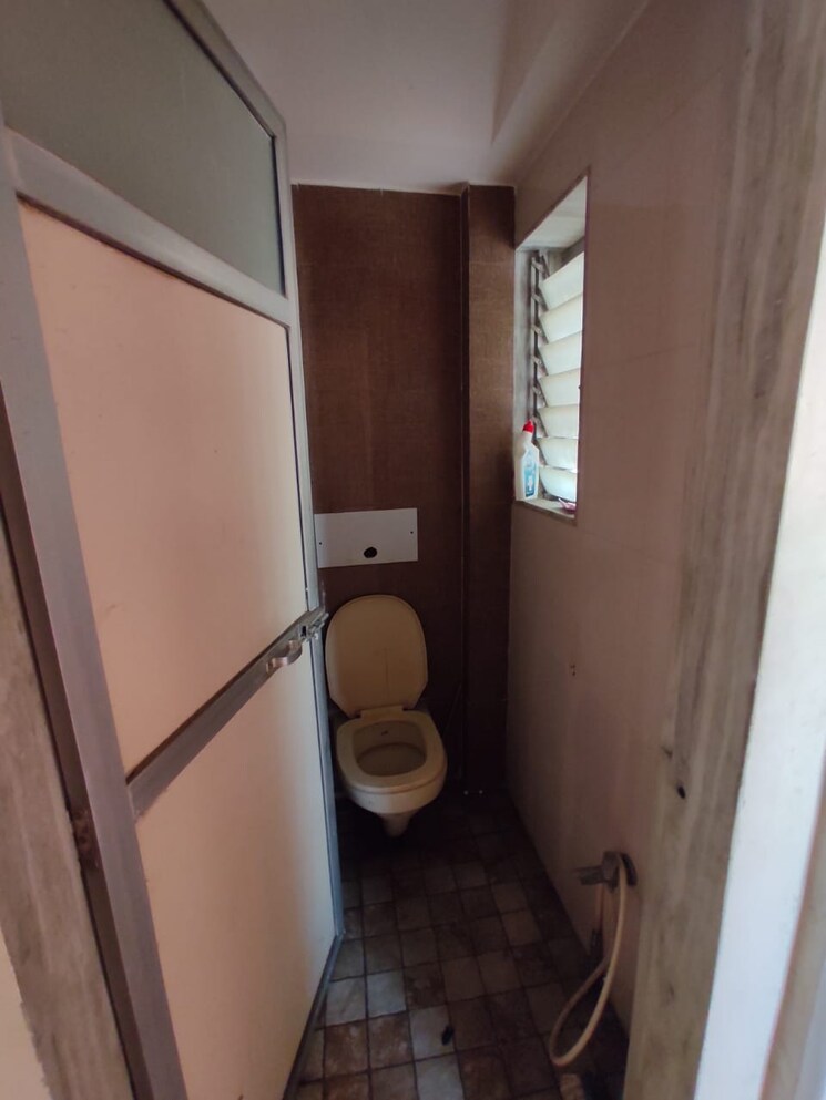 Bathroom, kanchan-pushp-society 1 Bedroom 425 Sq.Ft. Apartment In Ghodbunder Road Thane 9349084