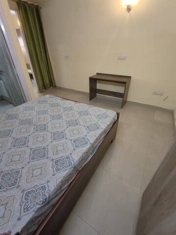 Bedroom in 3 BHK Builder Floor at DLF City Gurgaon, Sector 27 – for Rent