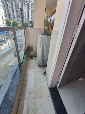 Balcony in 3 BHK Builder Floor at DLF City Gurgaon, Sector 27 – for Rent