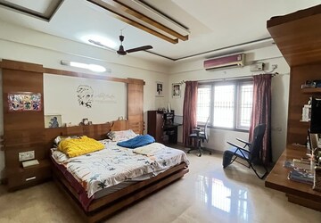 Bedroom in 4 BHK Builder Floor at Hsr Layout – for Rent