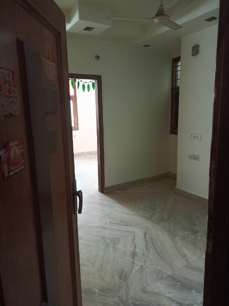 Room, shahdara 2 Bedroom 85 Sq.Yd. Builder Floor In Shahdara Delhi 9349148