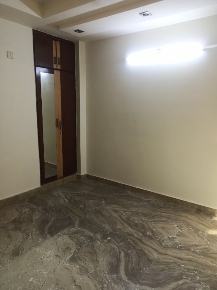 Room, shahdara 2 Bedroom 85 Sq.Yd. Builder Floor In Shahdara Delhi 9349148