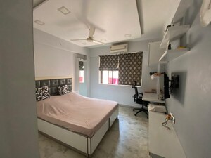 Room in 2 BHK Apartment at Hiranandani Gardens Birchwood, Powai – for Rent