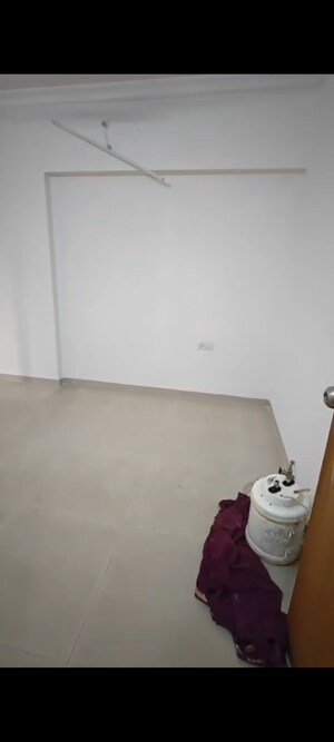 Room in 2 BHK Apartment at MM Spectra, Chembur – for Rent